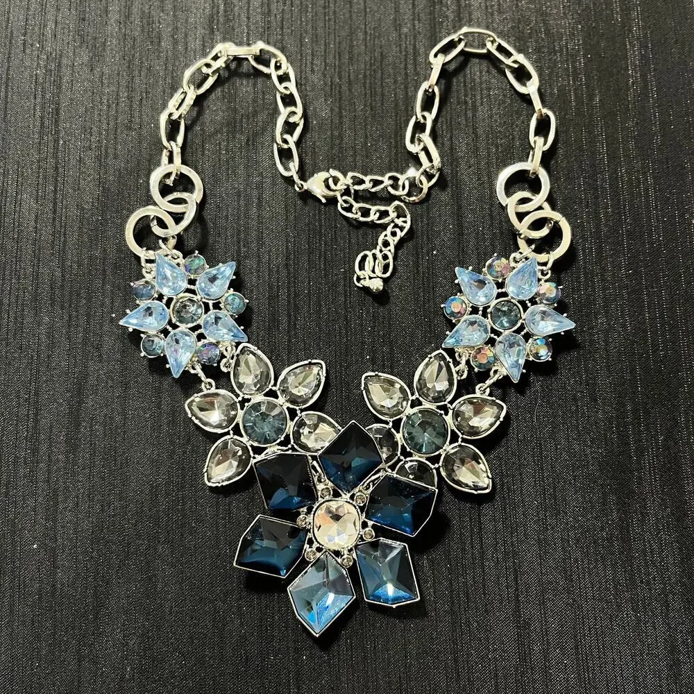 Unbranded Shades of Blue Floral Statement Necklace Silvertone Irridescent 18-20